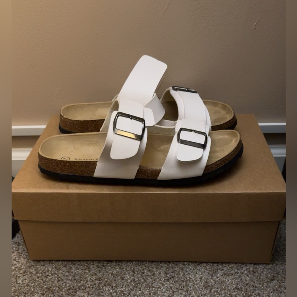 Brave Soul sandals in white